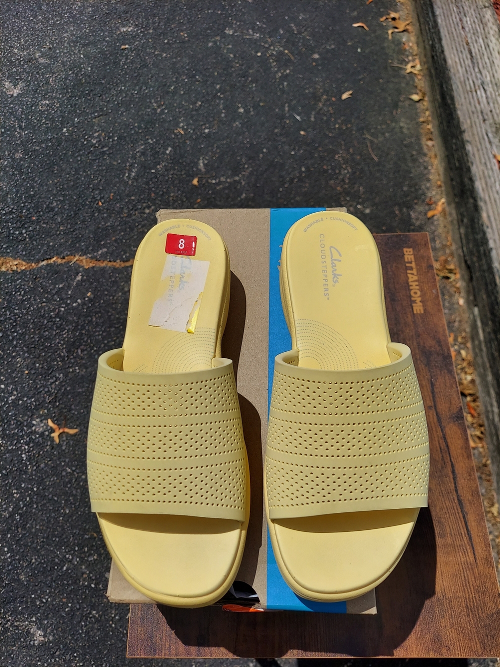 Clarks Cloudsteppers Pastel Yellow Slide Sandals Women's Size 8M NWT Athleisure - Picture 3 of 12